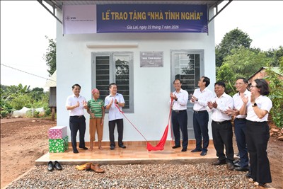 Lan tỏa nghĩa tình từ mái ấm mới – Công ty Phát triển Thủy điện Sê San trao tặng nhà tình nghĩa cho hộ gia đình khó khăn tại làng Bi, xã Ia O, tỉnh Gia Lai