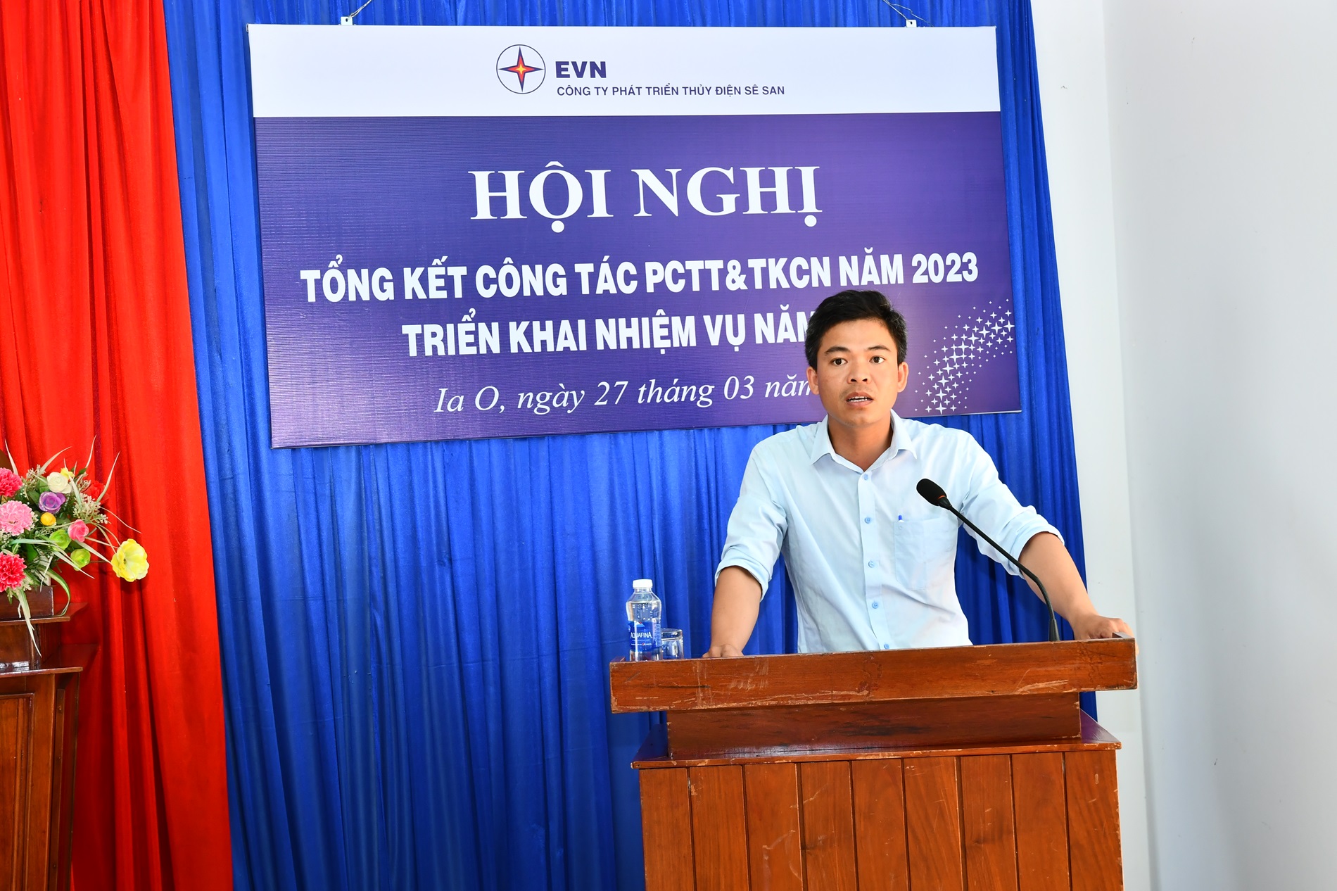 A person standing at a podiumDescription automatically generated