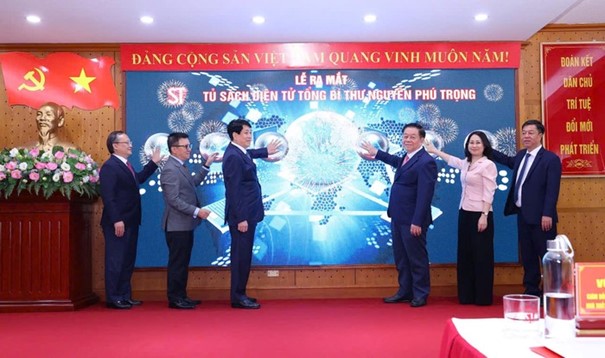 A group of people standing in a lineDescription automatically generated
